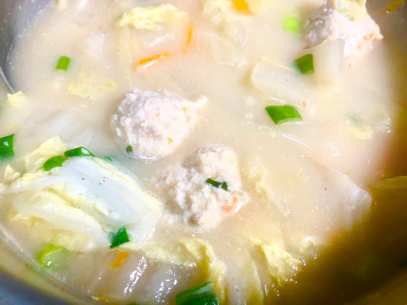 鶏つみれと白菜のスープを撮った写真