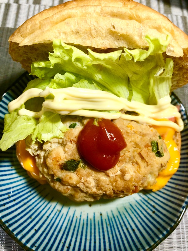 ブランパンの鶏つくねバーガーを撮った写真