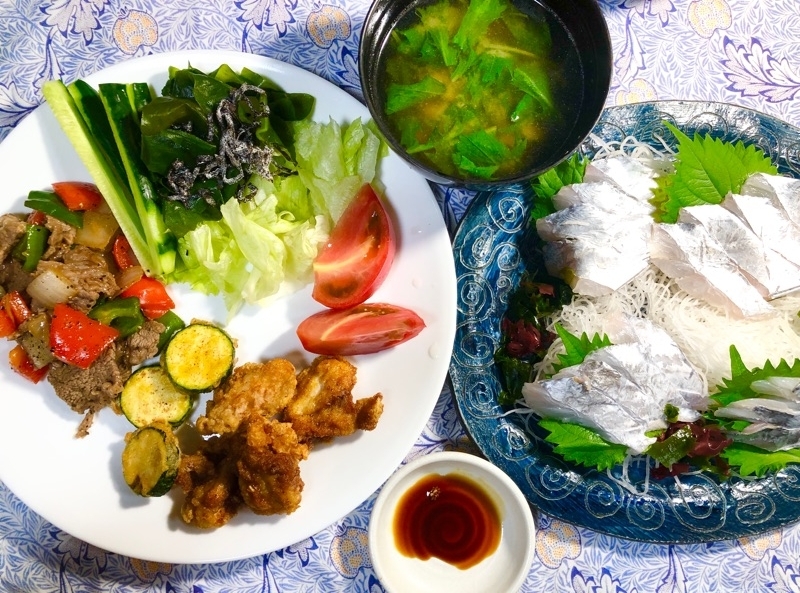 太刀魚の刺身とから揚げの夕食を撮った写真