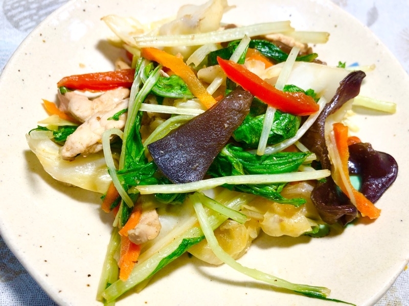 肉野菜炒めを取り分けて撮った写真