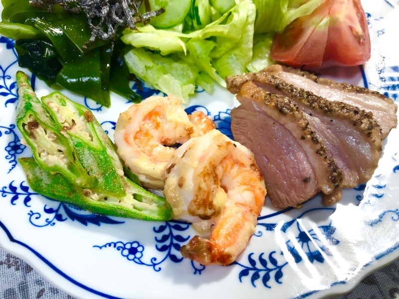 エビとオクラの揚げ焼きを撮った写真