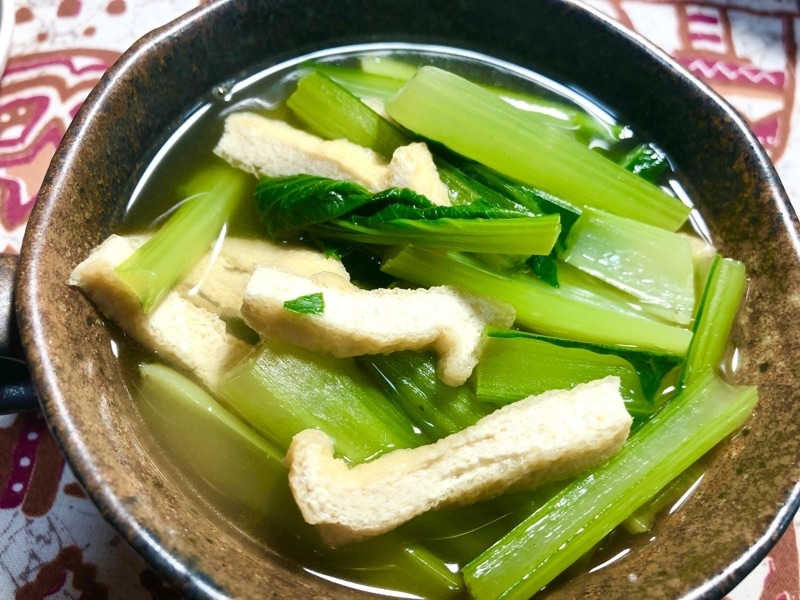 小松菜と油揚げの煮浸しを撮った写真