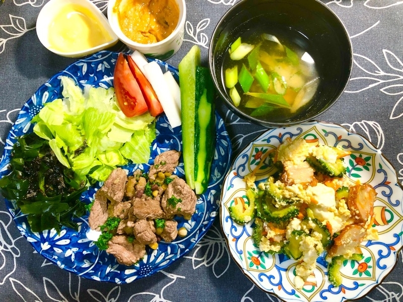 牛肉のガーリック炒めの夕食を撮った写真