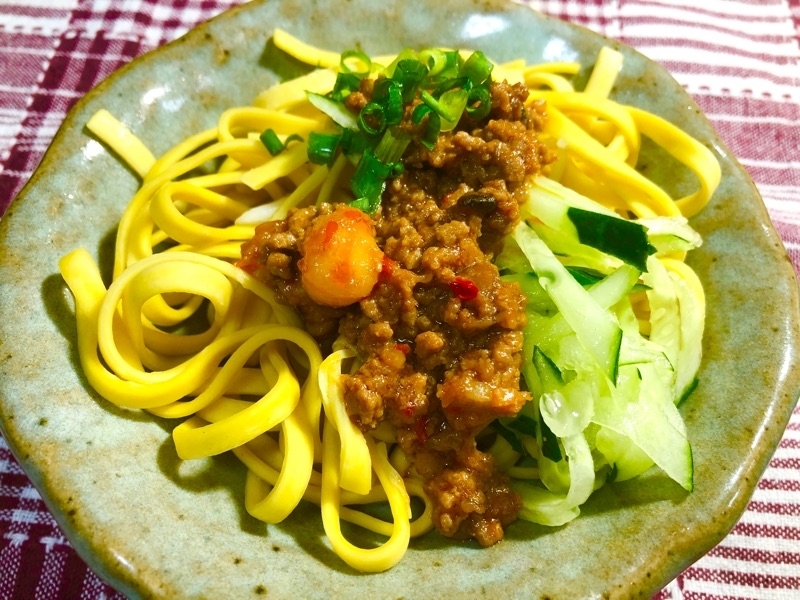 アヒージョ肉味噌のジャージャー麺を撮った写真