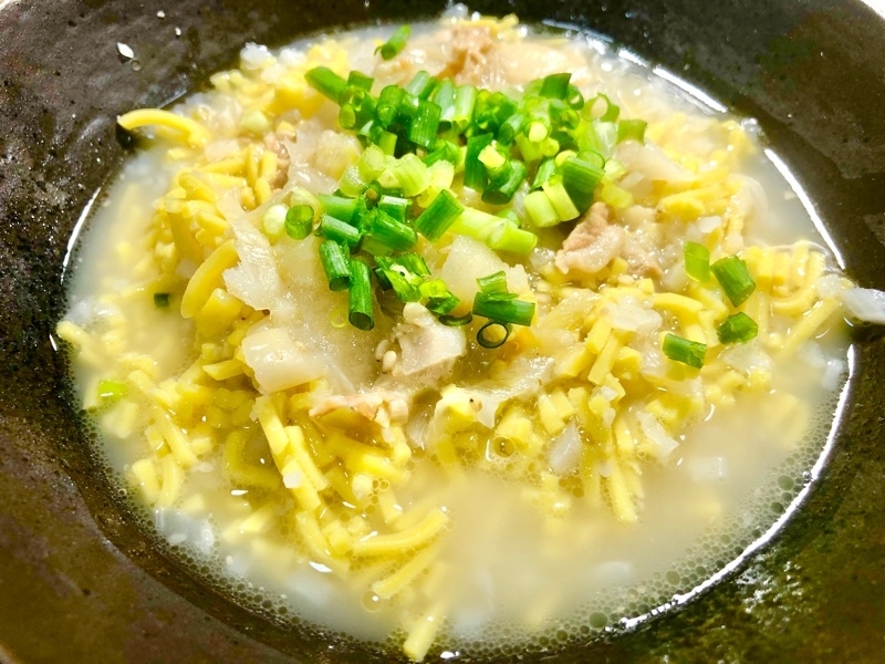 カリフラワーライスにソルロンタンをかけて撮った写真
