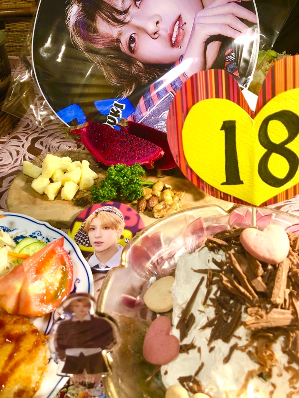 推しの誕生日の食卓を撮った写真