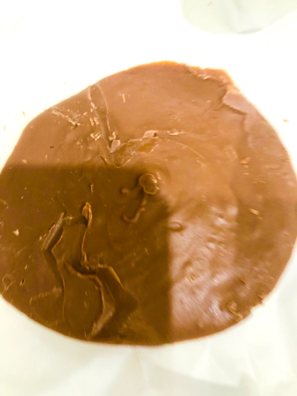 固まった低糖質チョコを撮った写真