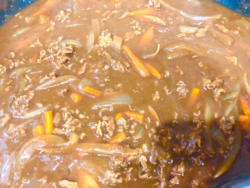 カレーを煮込むところを撮った写真