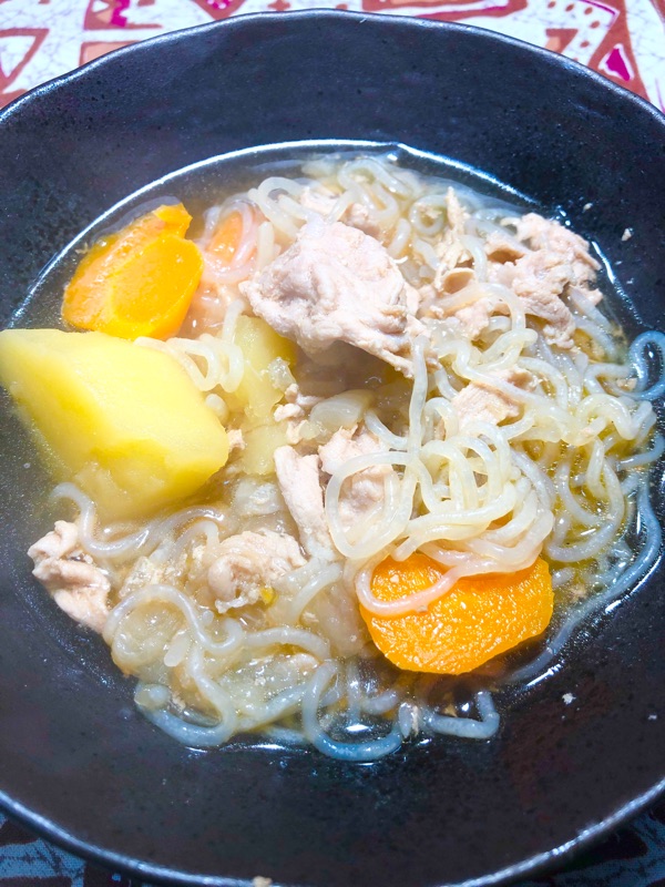 肉じゃがをよそって撮った写真