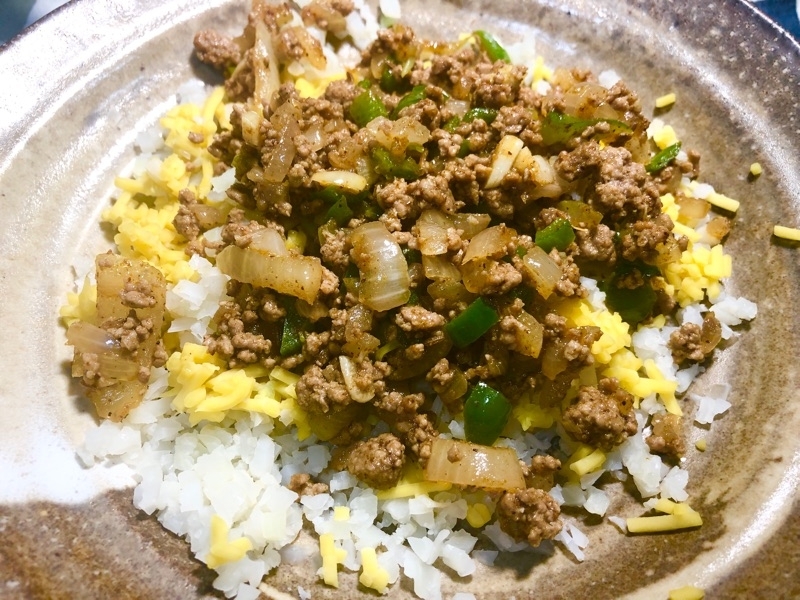 合挽き肉炒めをのせて撮った写真