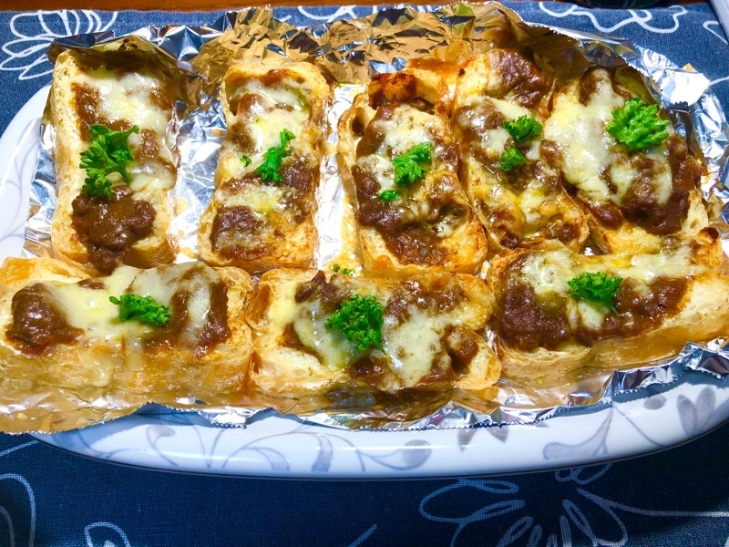 栃尾揚げのカレーチーズ焼きを撮った写真