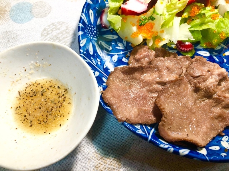 牛タンとレモンのたれを撮った写真