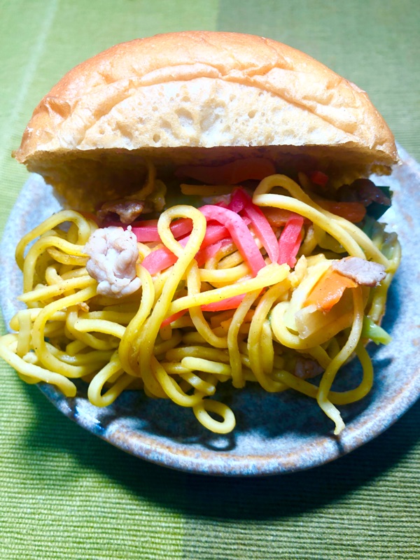 ブランパンの焼きそばパンを撮った写真