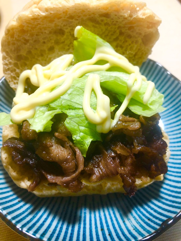 ブランパンの牛肉煮サンドを撮った写真