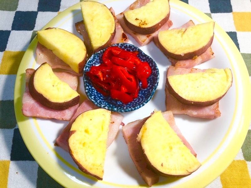 ピカマチスの酢漬けと焼きベーコンを撮った写真
