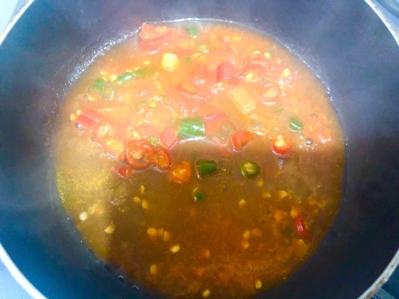 激辛プリッキーヌソースを作るところを撮った写真