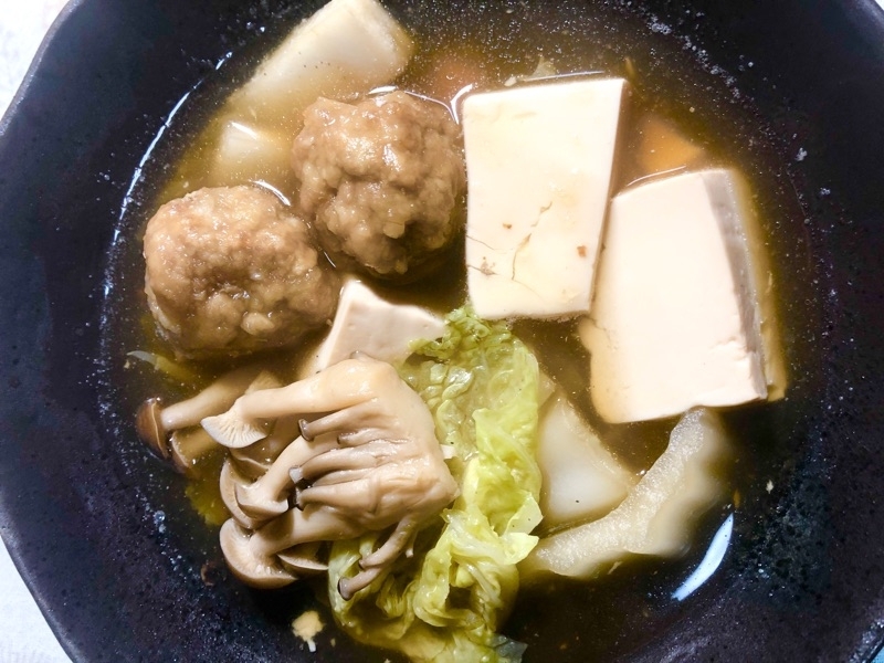 肉団子鍋を取り分けて撮った写真