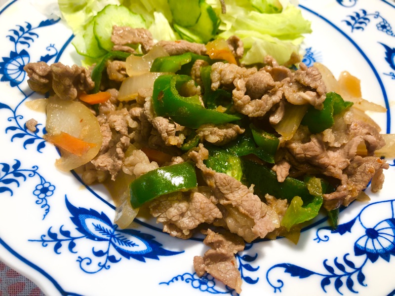 牛肉の炒めものを撮った写真