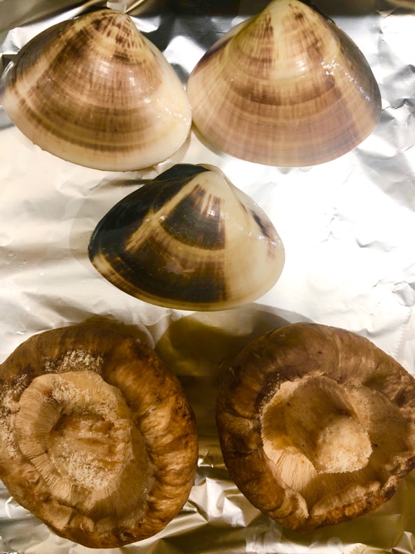 ハマグリとシイタケを撮った写真