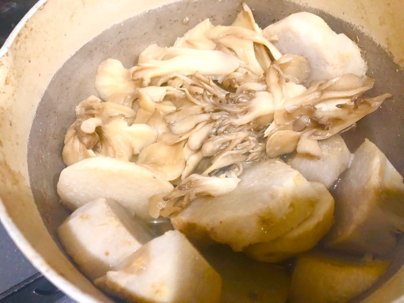 里芋と舞茸の煮物を撮った写真