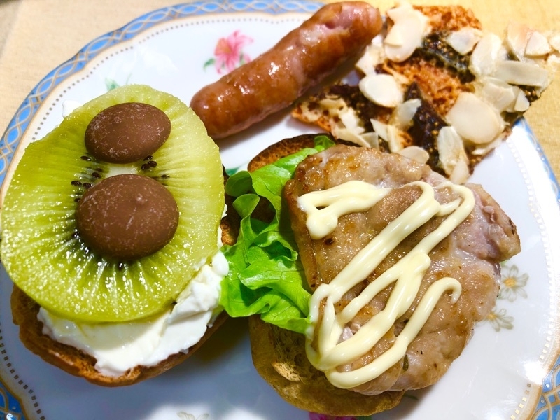 ブランパンの豚ロースの重ね焼きカナッペを撮った写真