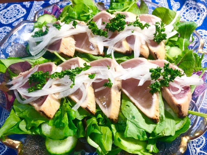 炙りマグロのサラダを撮った写真