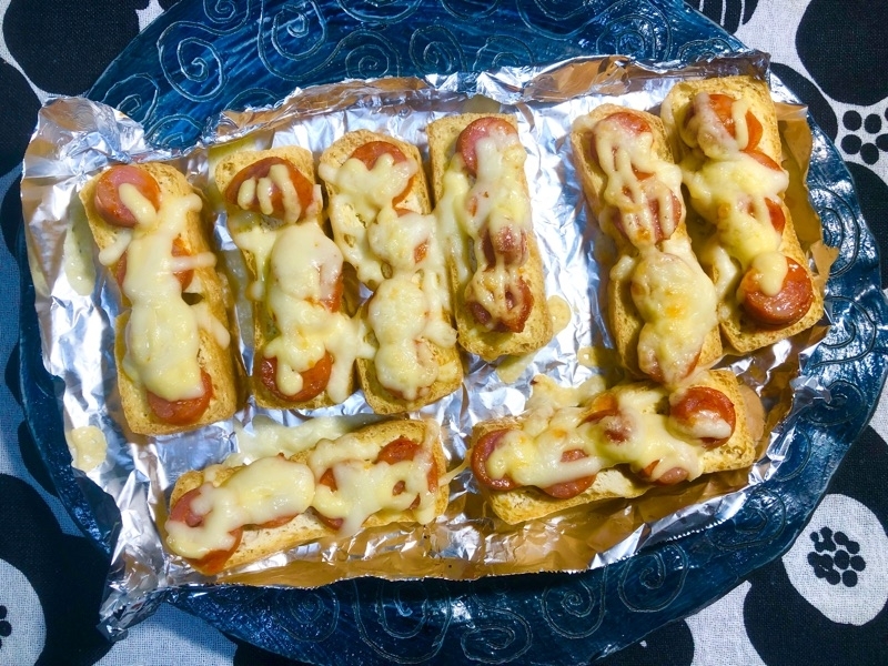 栃尾揚げの辛ソーセージチーズ焼きを撮った写真