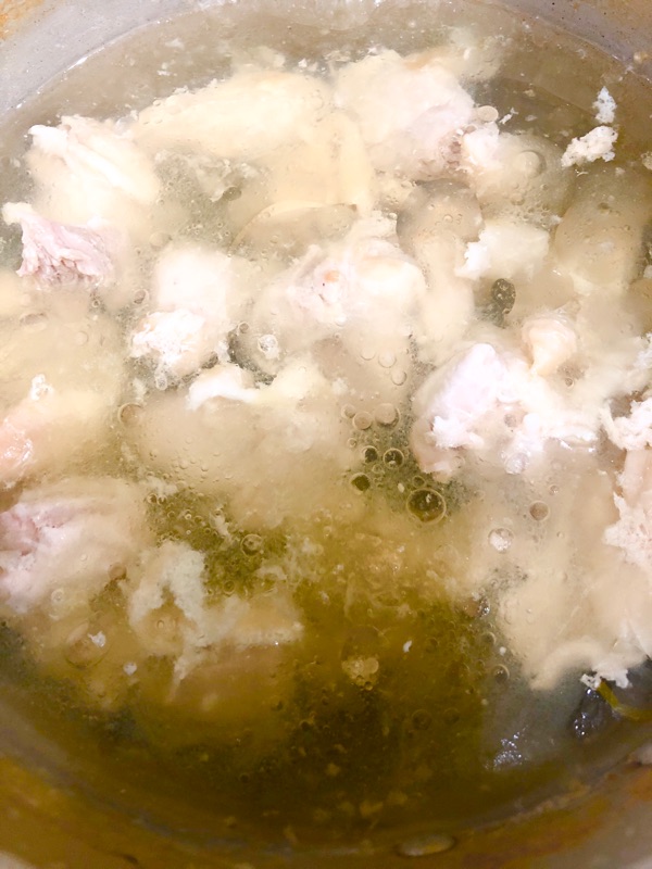 鶏もも肉を煮て撮った写真