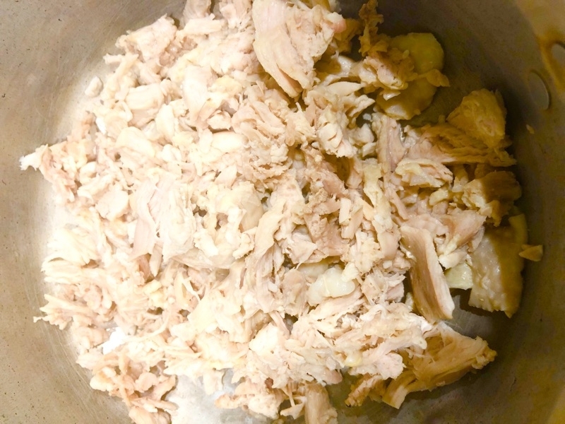 割いた鶏肉を撮った写真