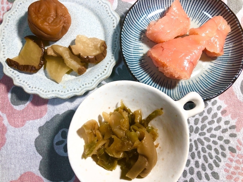 ザーサイ、タラコ、梅干し、いぶりガッコを撮った写真