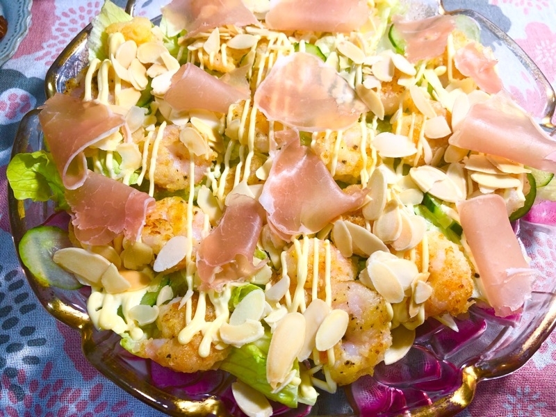 エビと生ハムのサラダを撮った写真