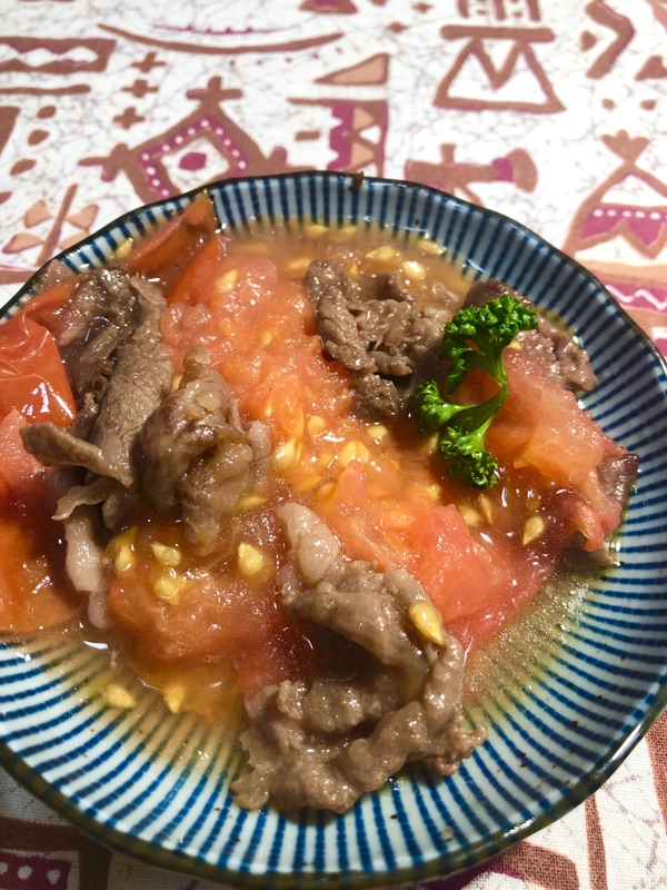 牛肉巻きトマトを切って撮った写真