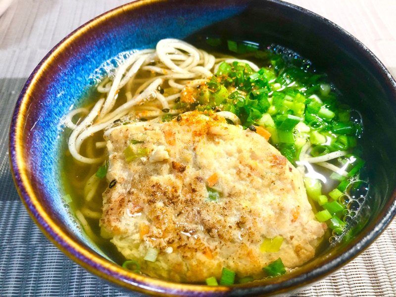 低糖質つくねバーグそばを撮った写真
