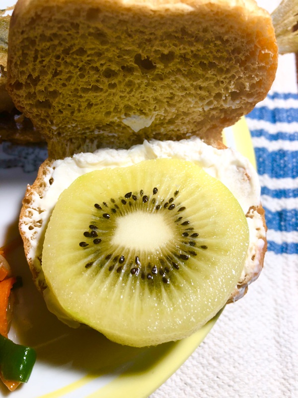 ブランパンのキウイサンドを撮った写真