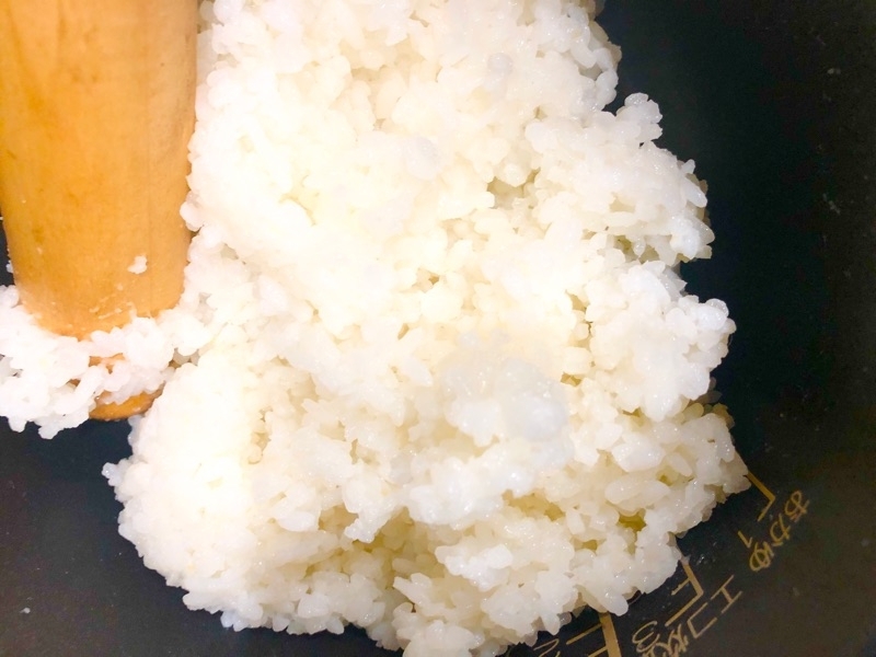 ご飯をついているところを撮った写真