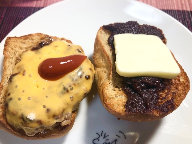 ブランパンのあんバタートーストとチーズバーグトーストを撮った写真