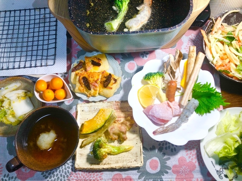 卓上天ぷらの夕食を撮った写真