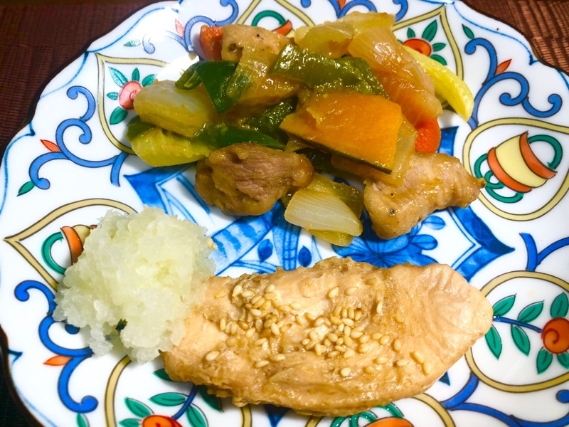酢豚と焼きマグロづけを撮った写真