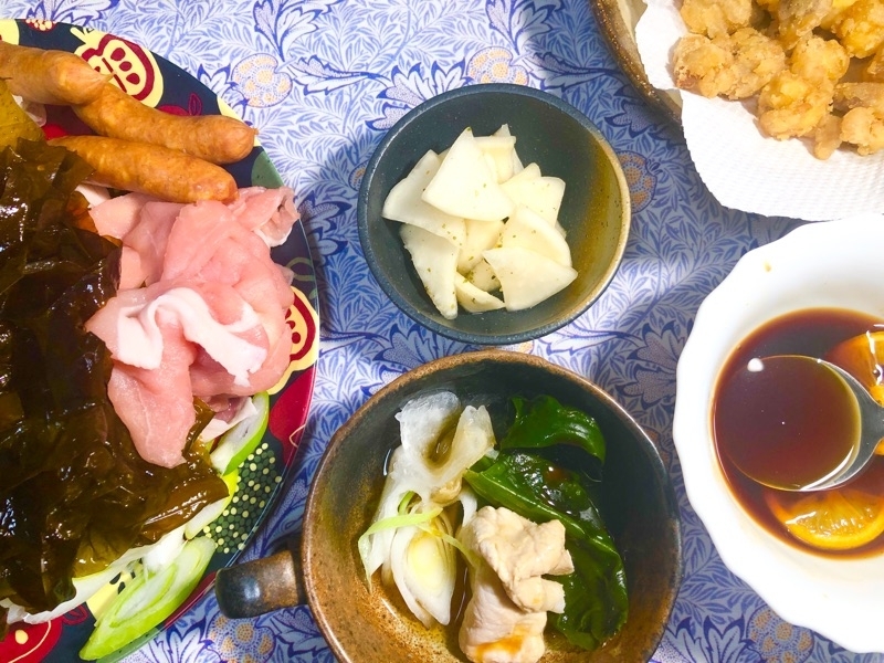 生ワカメのしゃぶしゃぶの夕食を撮った写真