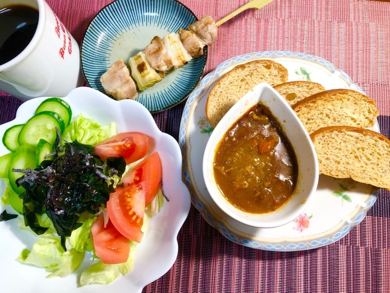 ブランパントーストのカレー添えの昼食を撮った写真