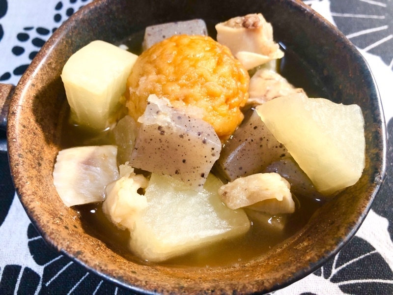 大根と牛スジ肉の煮物を取り分けて撮った写真