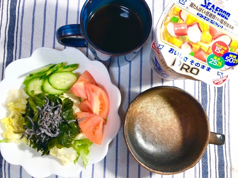 カップヌードルPROのシーフードの昼食を撮った写真