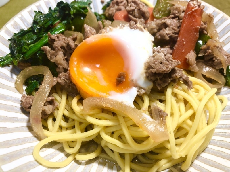 低糖質牛肉の炒めものそばを撮った写真