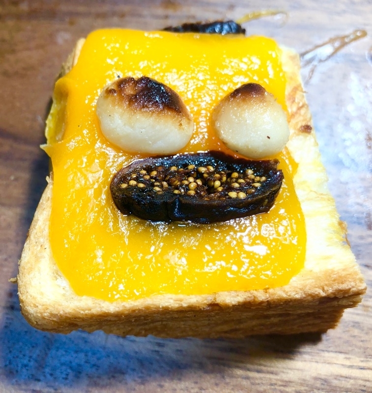 食パンのチーズ焼きを撮った写真