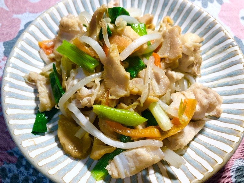 ヤゲン軟骨とミノの野菜炒めを撮った写真