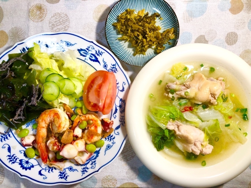 炒めものとスープ煮の夕食を撮った写真