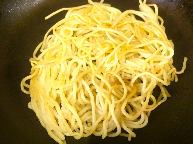 焼いた低糖質麺を撮った写真