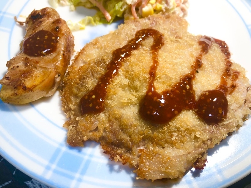 チーズインポークカツレツとリンゴの肉巻きを撮った写真