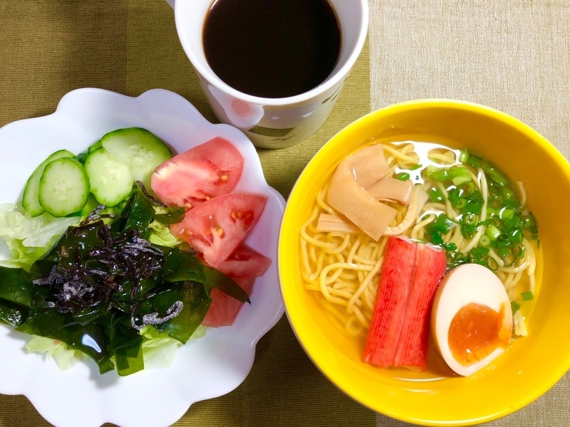 低糖質カニの出汁ラーメンの昼食を撮った写真