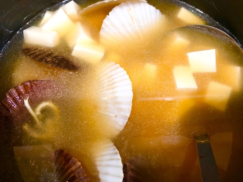 ベビーホタテの味噌汁を撮った写真